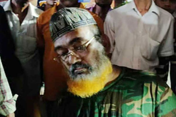 রাজশাহীতে মদ্যপ অবস্থায় আইল্যান্ডে গাড়ি তুলে ধরা ৮ মামলার আসামি