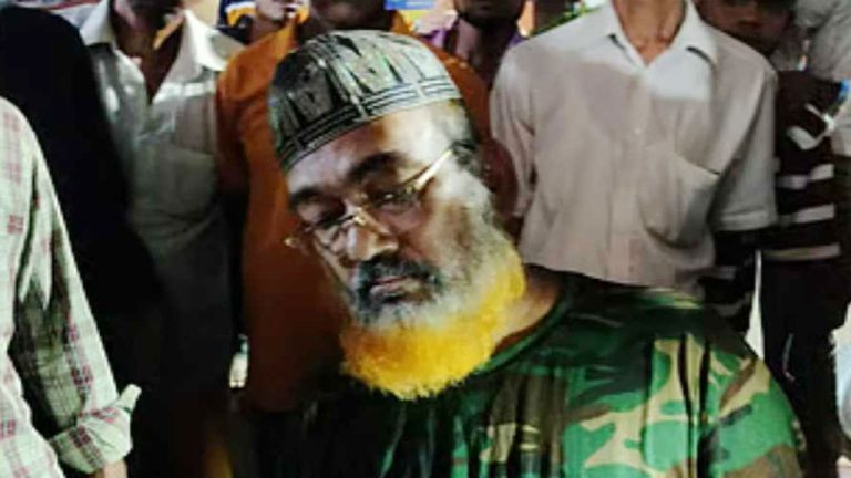 রাজশাহীতে মদ্যপ অবস্থায় আইল্যান্ডে গাড়ি তুলে ধরা ৮ মামলার আসামি