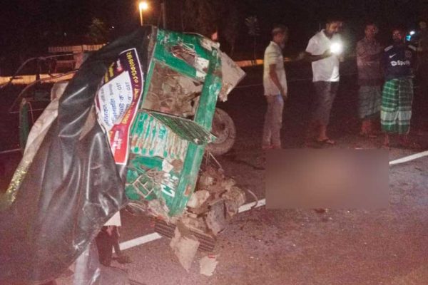 শাজাহানপুরে অটোরিকশায় অজ্ঞাত গাড়ির ধাক্কা, নিহত ১